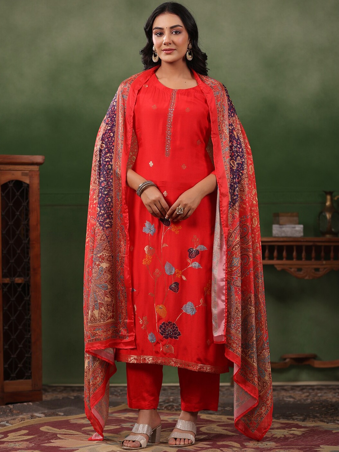 

FASHOR Round Neck Floral Regular Beads and Stones Kurta with Trousers & With Dupatta, Red