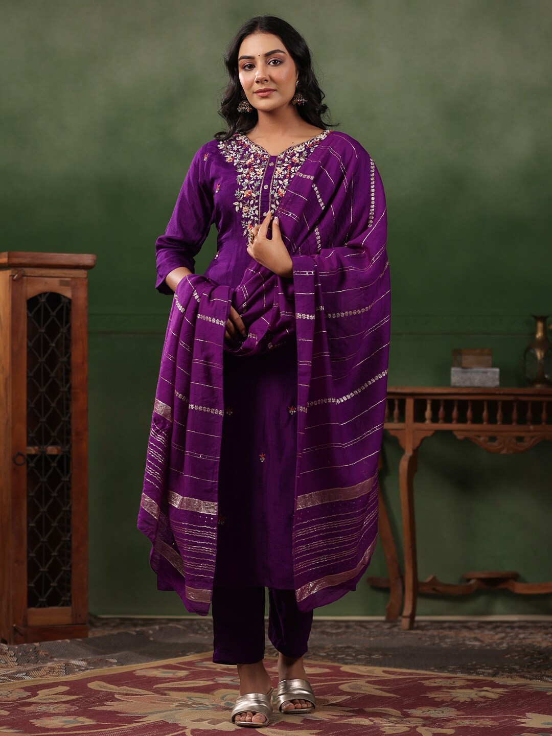 

FASHOR Floral Embroidered Zardozi Straight Kurta & Trousers With Dupatta, Purple