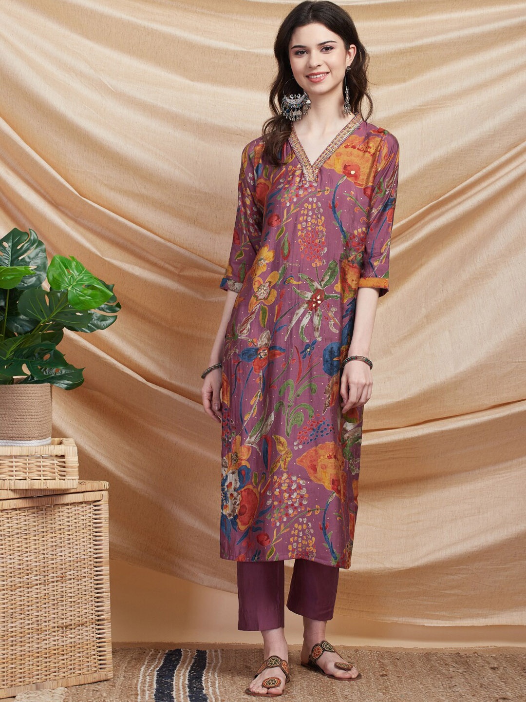 

FASHOR Floral Printed V Neck Straight Kurta with Trousers, Purple