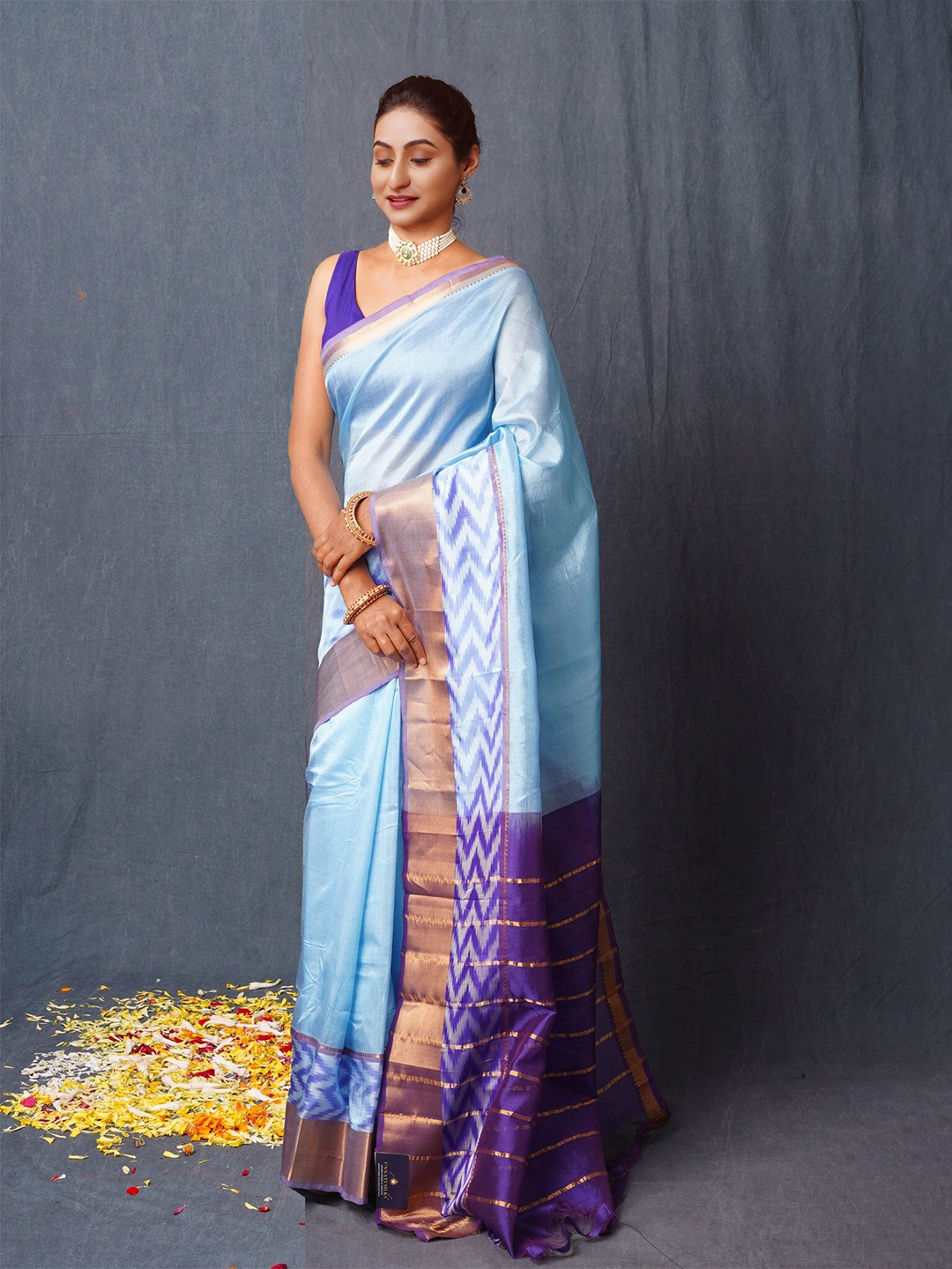 

Unnati Silks Woven Design Zari Handloom Mangalagiri Saree, Blue