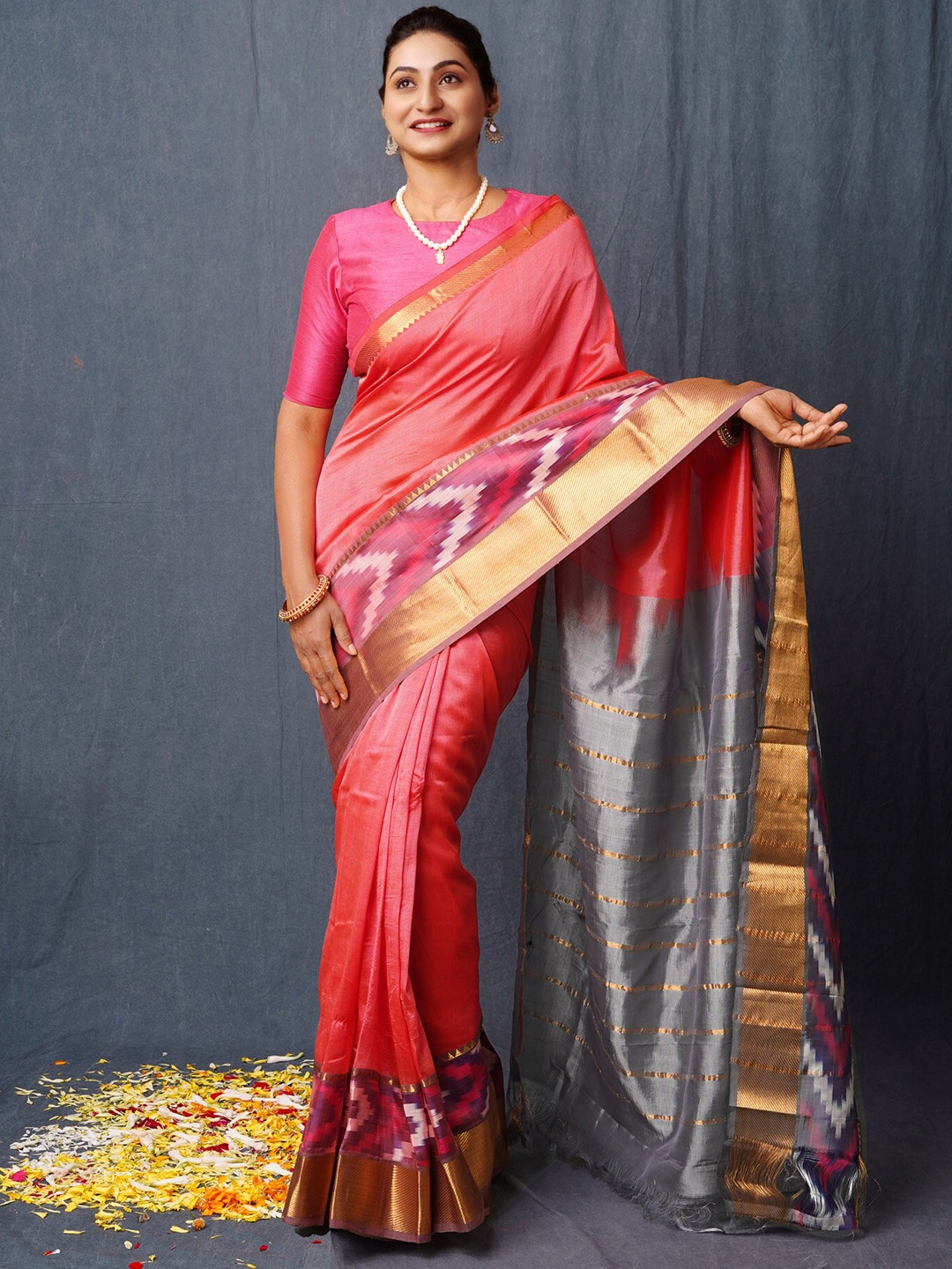 

Unnati Silks Woven Design Zari Silk Handloom Mangalagiri Saree, Red