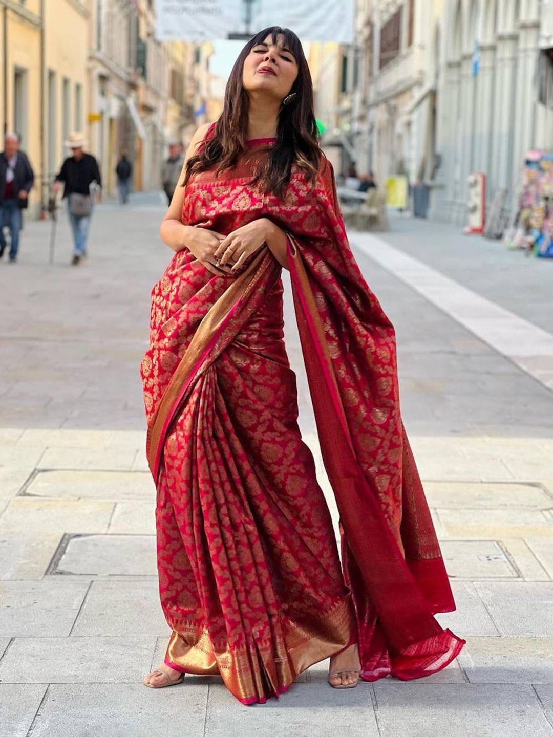 

bansari textiles Woven Design Zari Pure Silk Kanjeevaram Saree, Maroon