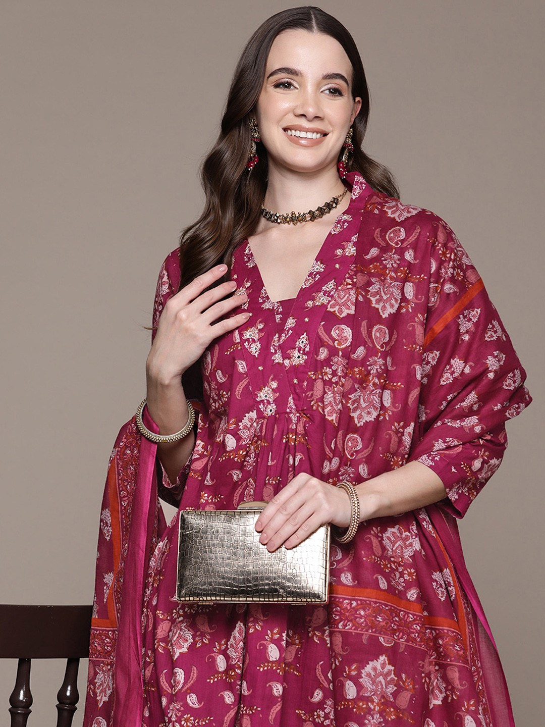 

Readiprint Floral Printed Pleated Beads & Stones Pure Cotton Kurta Set, Magenta