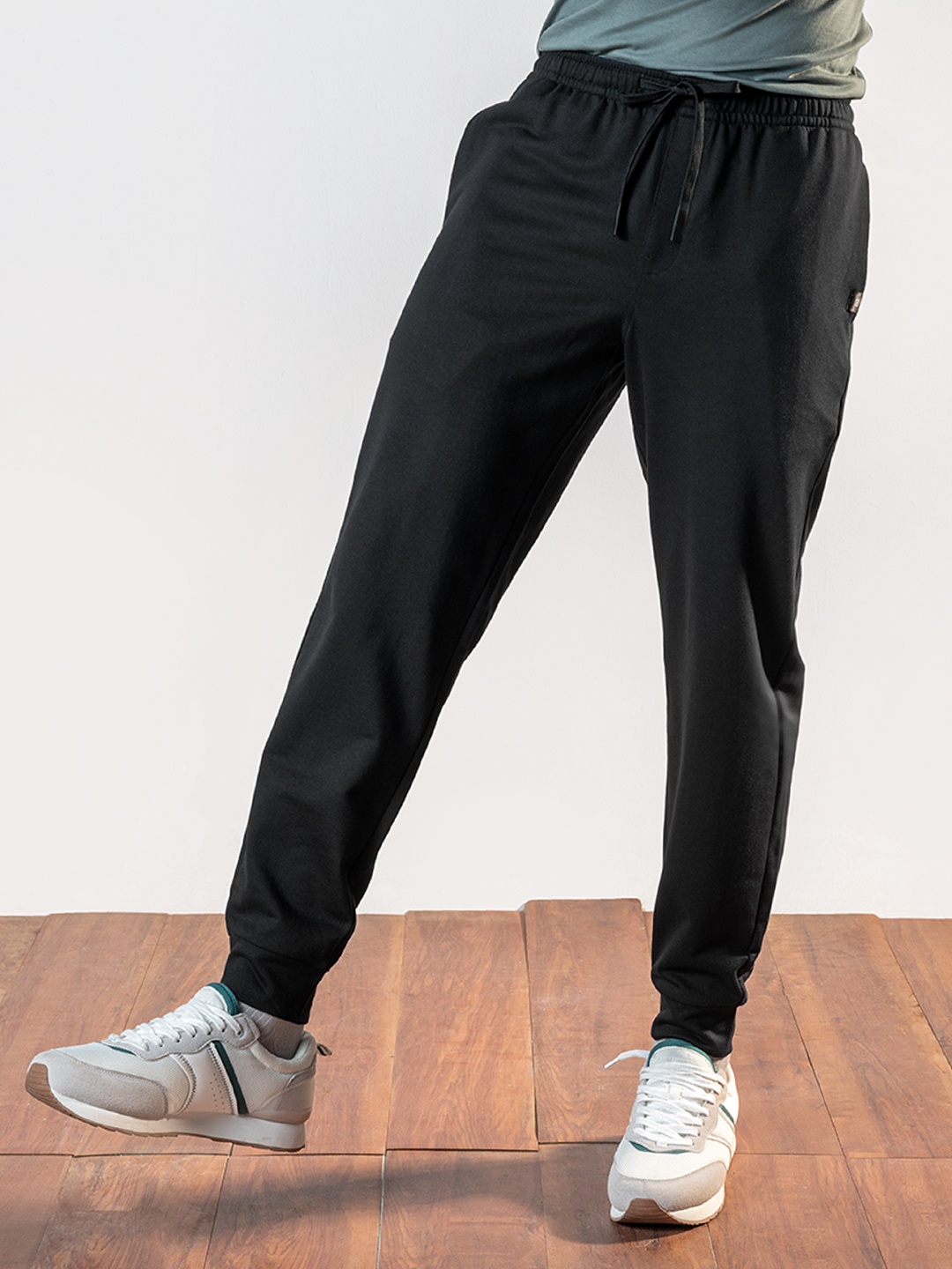 

DAMENSCH Men Mid Rise Jogger Track Pant, Black