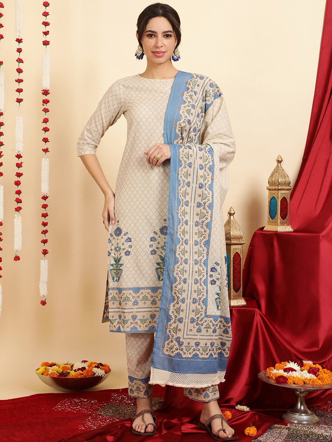 

Jaipur Kurti Ethnic Motifs Printed Regular Pure Cotton Kurta with Trousers & Dupatta, Cream
