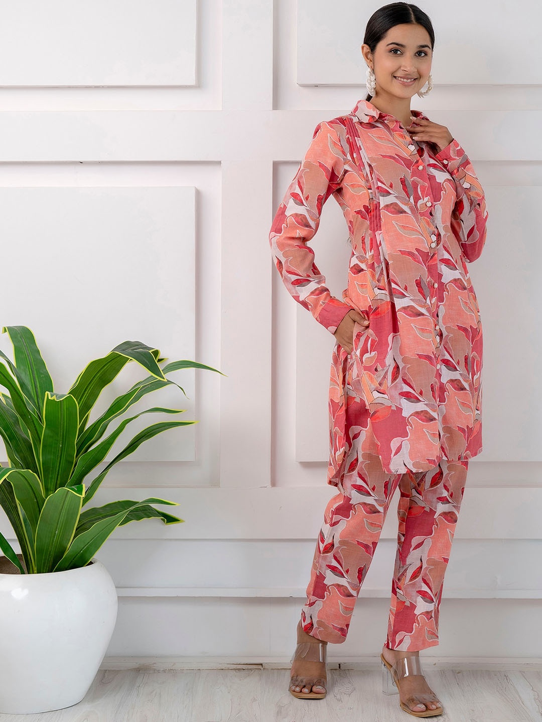 

Chandbaali Printed Linen Tunic With Trousers Co-Ords, Pink