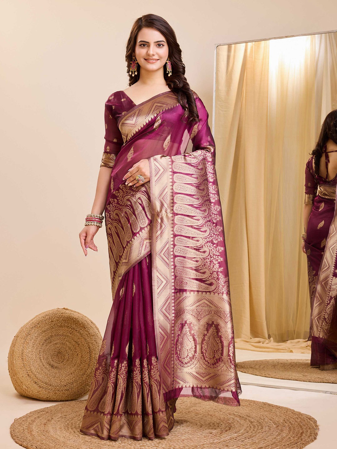

VAIRAGEE Ethnic Motifs Woven Design Zari Organza Banarasi Saree, Purple