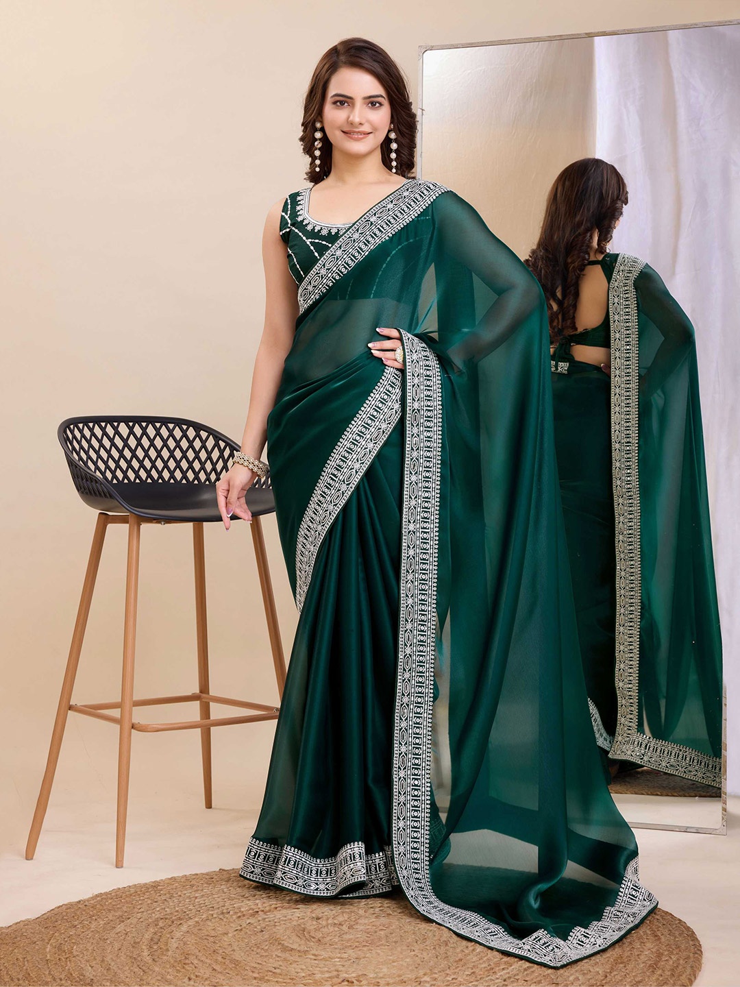 

VAIRAGEE Embroidered Woven Design Banarasi Saree, Green