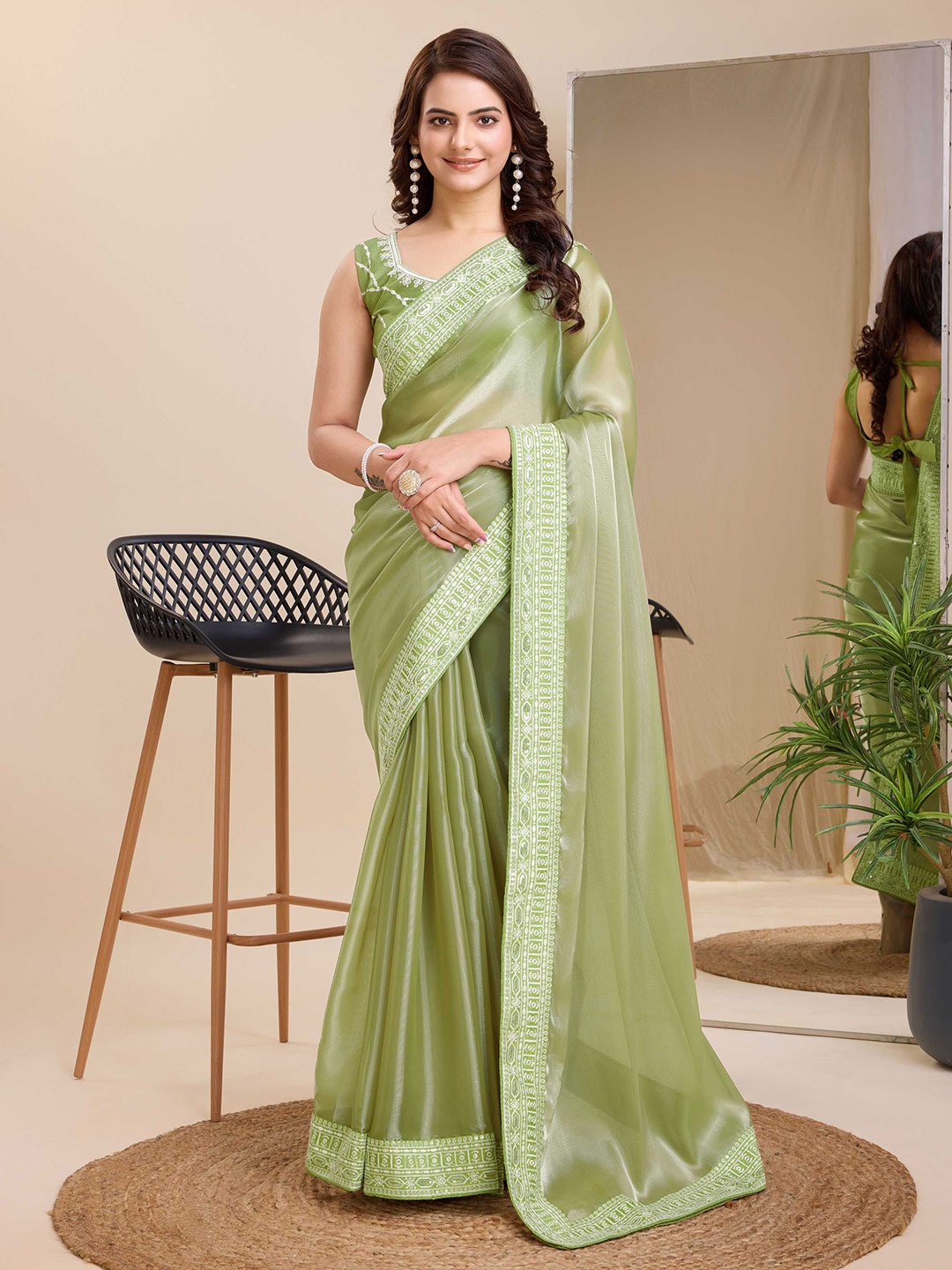 

VAIRAGEE Embroidered Woven Design Banarasi Saree, Olive