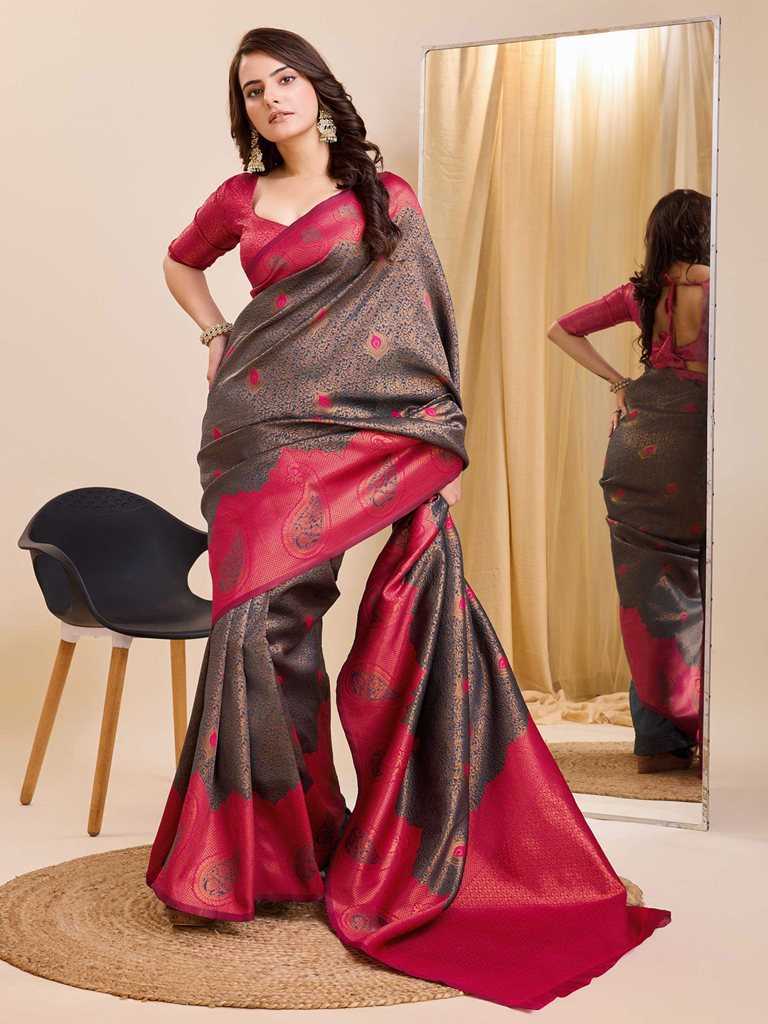 

VAIRAGEE Ethnic Motifs Woven Design Zari Banarasi Saree, Grey