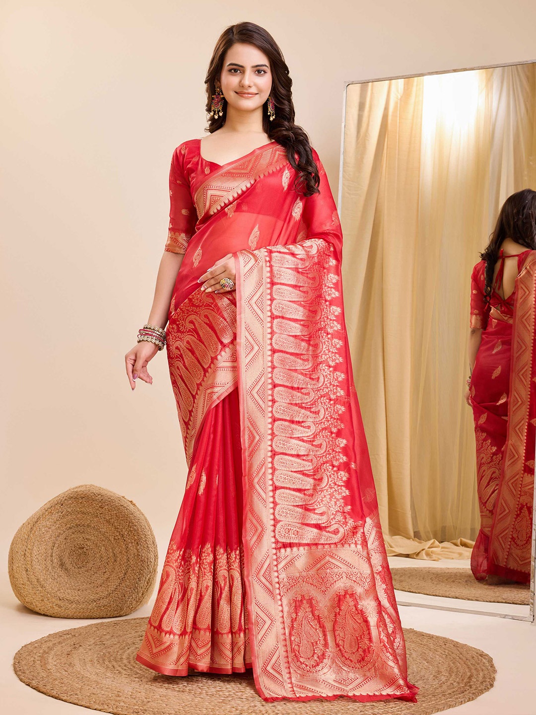 

VAIRAGEE Ethnic Motifs Woven Design Zari Organza Banarasi Saree, Red
