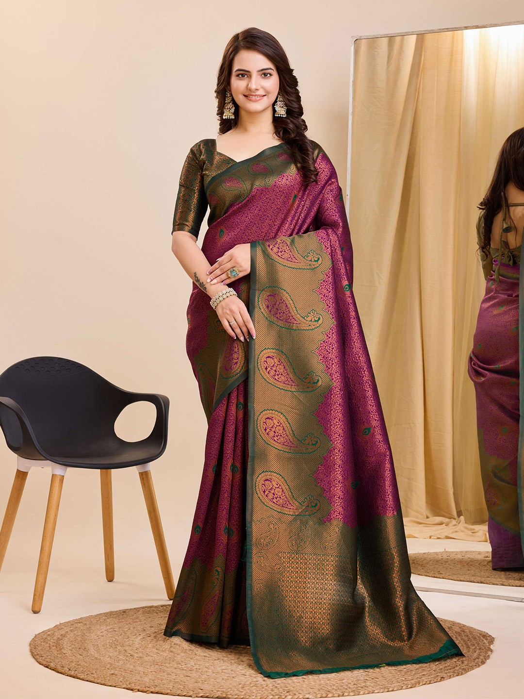 

VAIRAGEE Woven Design Ethnic Motifs Zari Banarasi Saree, Purple