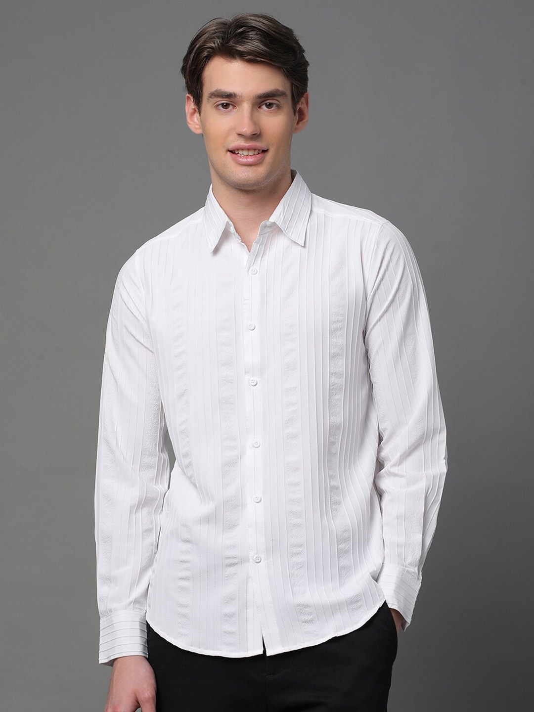 

Voroxy Spread Collar Long Sleeves Classic Regular Fit Casual Shirt, White