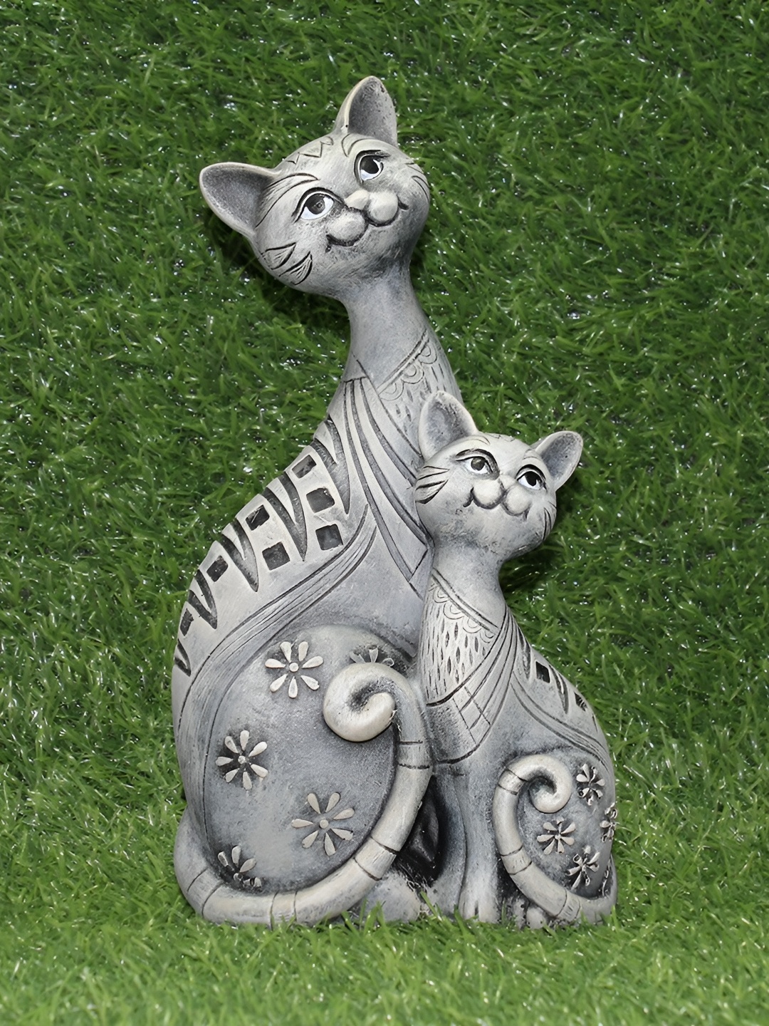 

Vikarafty Grey Birds and Animals Curio Showpiece