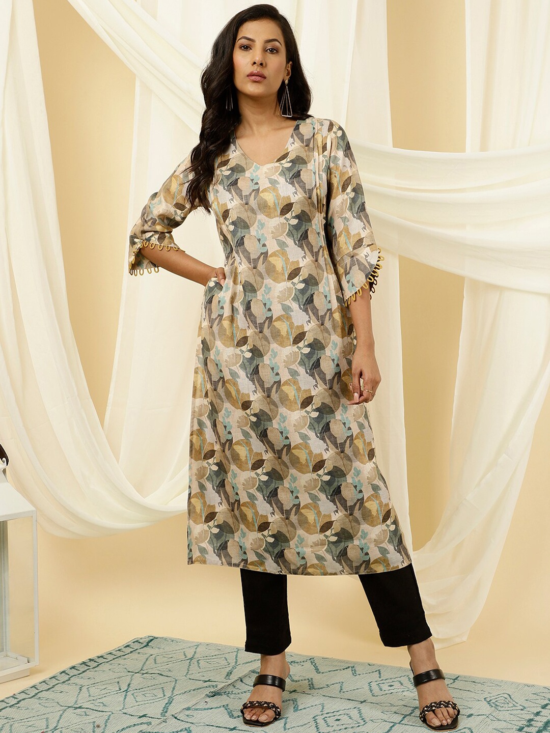 

Jaipur Kurti Floral Printed V-Neck Flared Sleeves Pleated Detail Straight Kurta, Olive