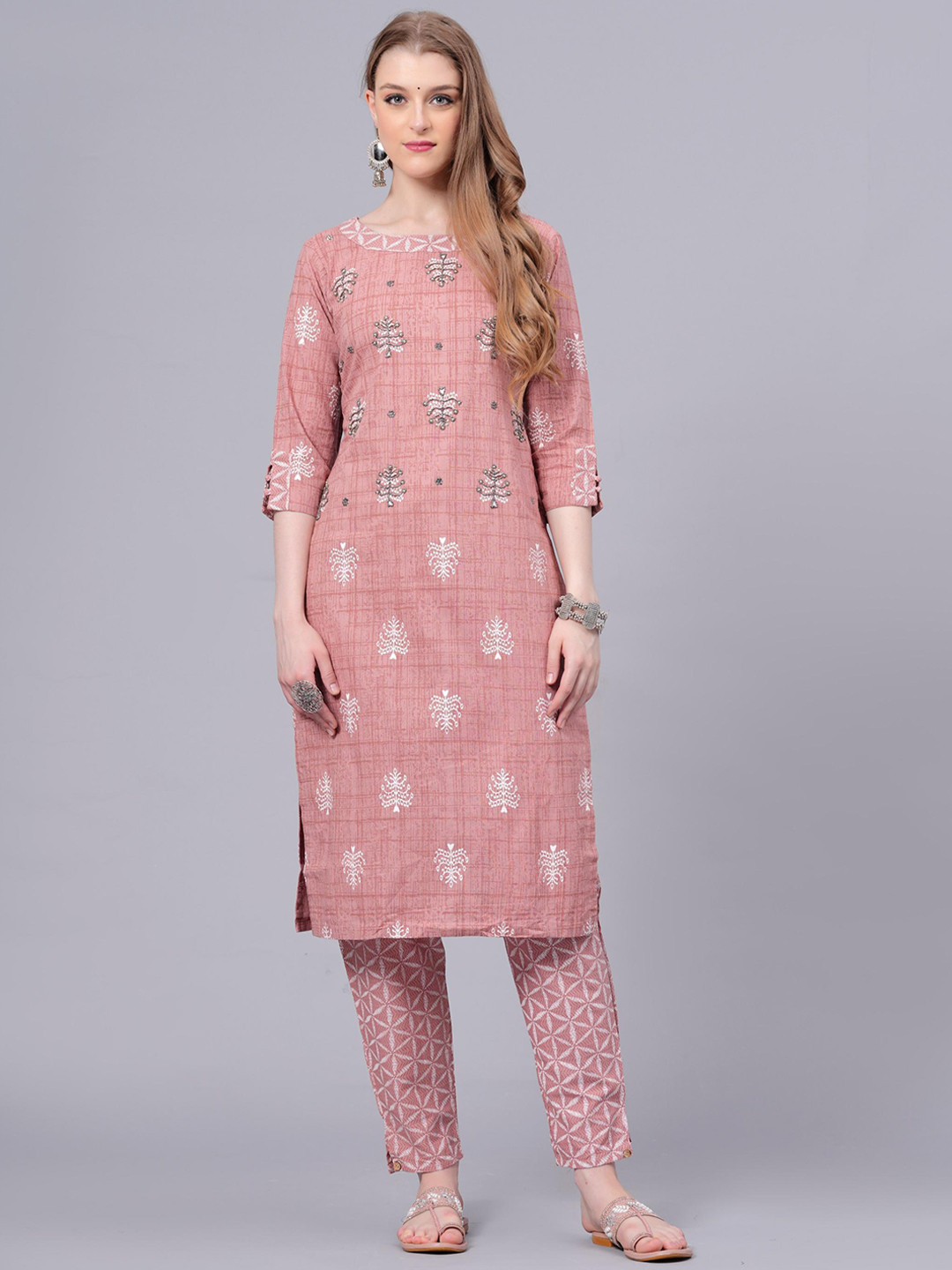 

HIGHLIGHT FASHION EXPORT Women Floral Printed Beads and Stones Kurta & Trousers & Dupatta, Pink