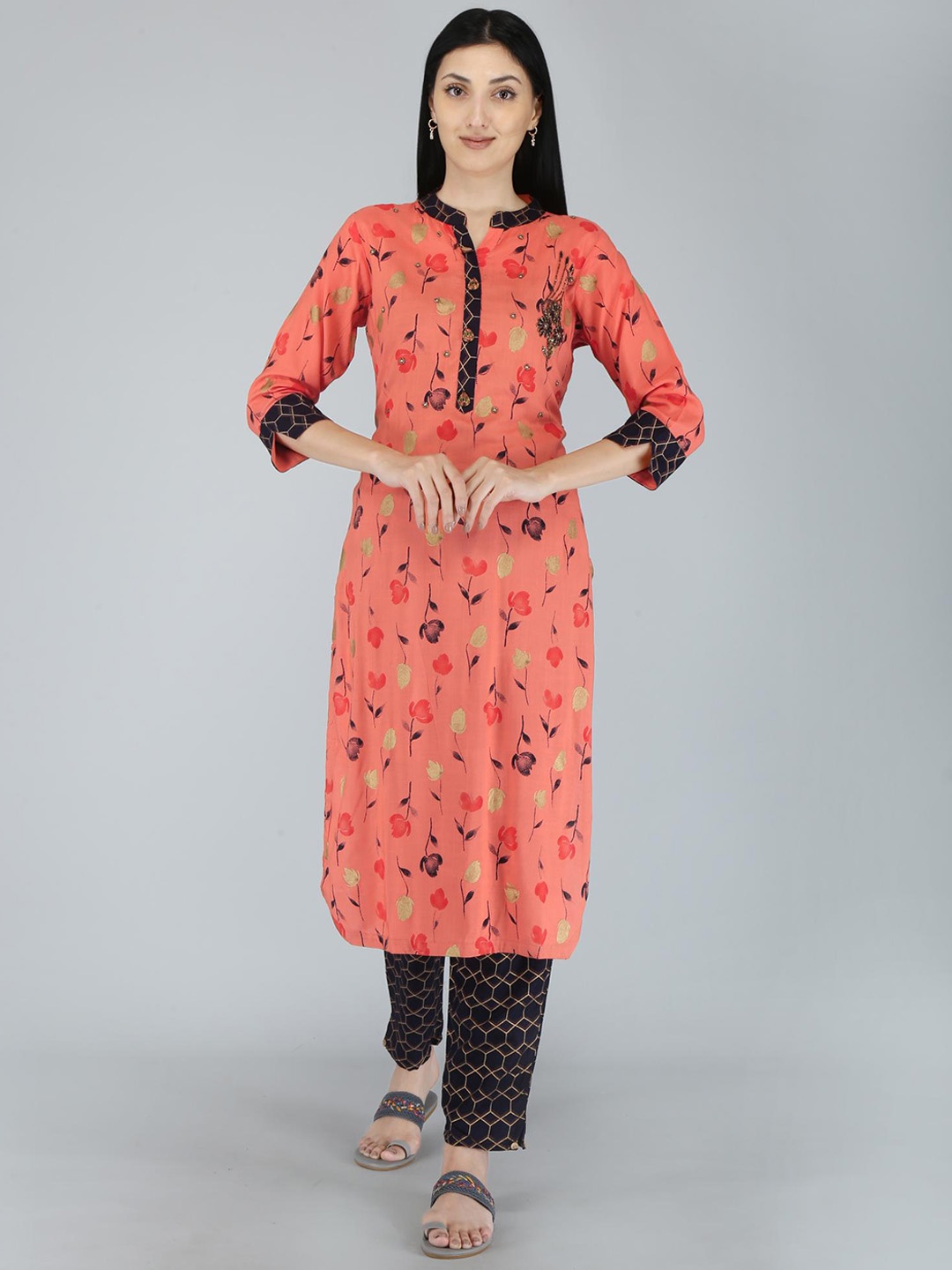 

HIGHLIGHT FASHION EXPORT Floral Printed Mandarin Collar Zardozi Straight Kurta & Trousers, Peach