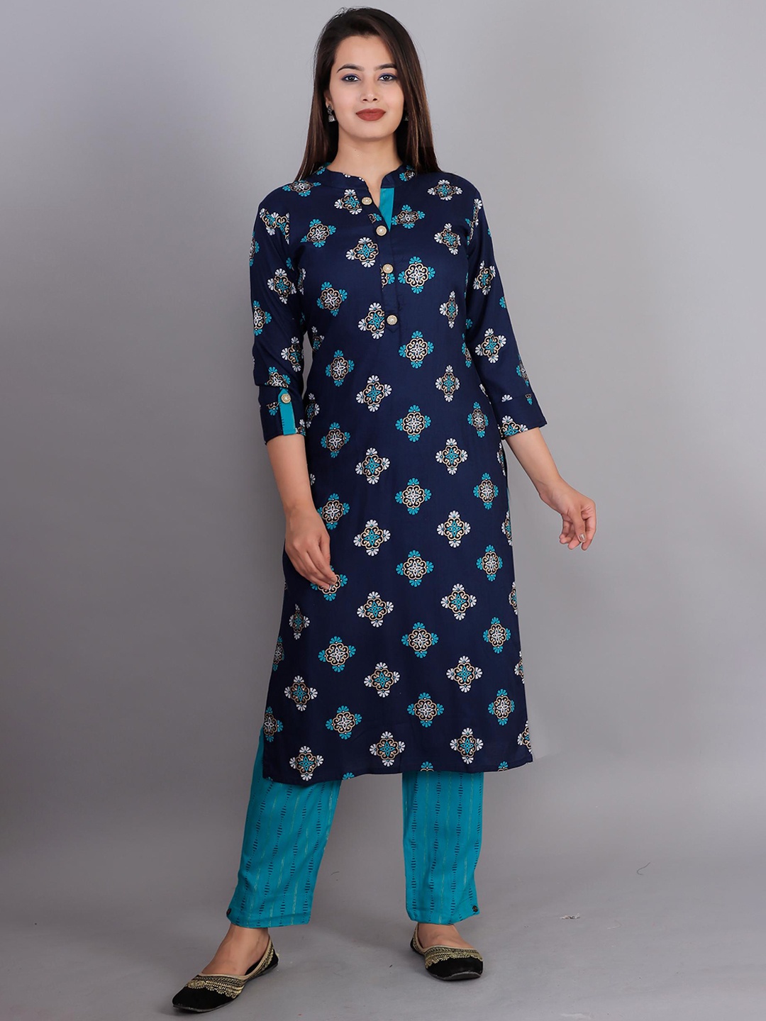 

HIGHLIGHT FASHION EXPORT Floral Printed Regular Kurta with Trousers, Navy blue