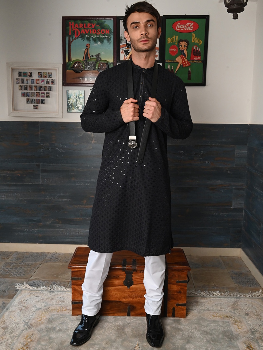 

ODETTE Sequinned Mandarin Collar Long Sleeves Straight Kurta with Pyjama, Black