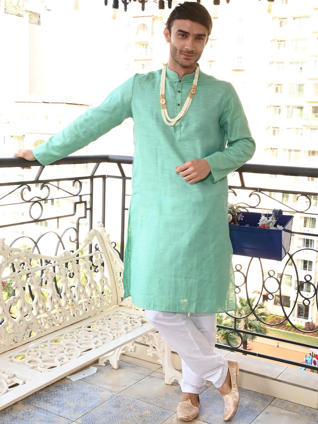 

ODETTE Mandarin Collar Long Sleeves Straight Kurta with Pyjama, Sea green
