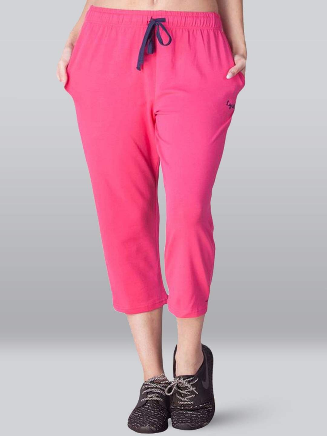 

LYRA Women Mid-Rise Three-Fourth Length Track Pants, Fuchsia