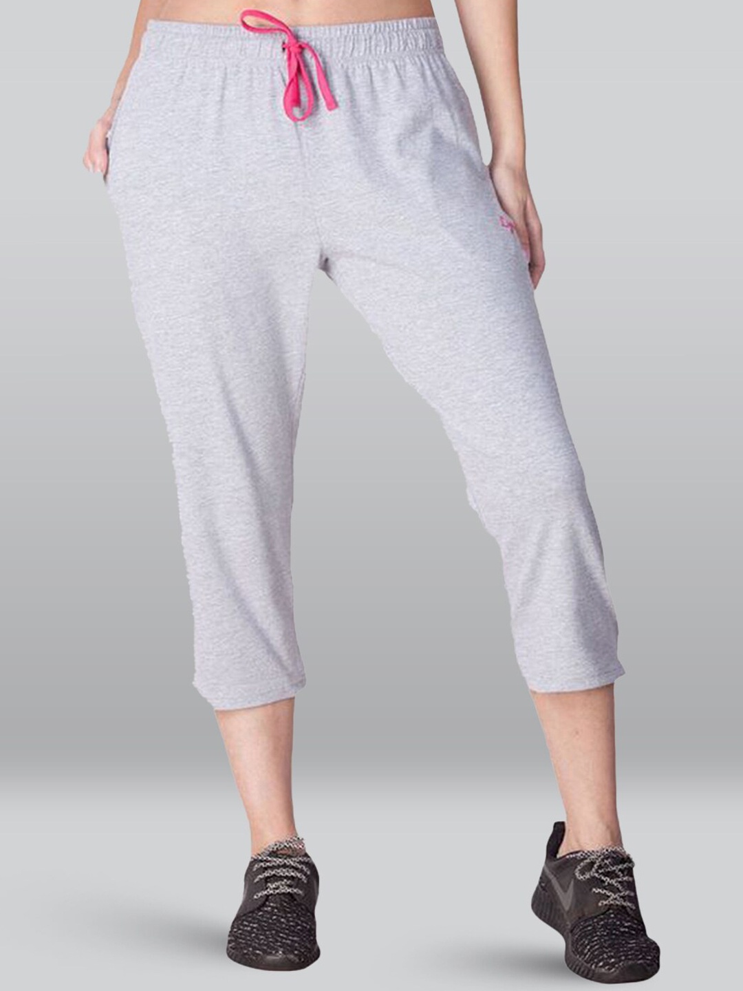

LYRA Women Mid-Rise Three Quarter Track Pant, Grey melange