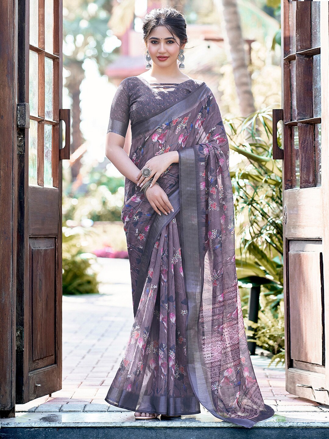 

KALINI Floral Zari Linen Blend Sungudi Saree, Grey