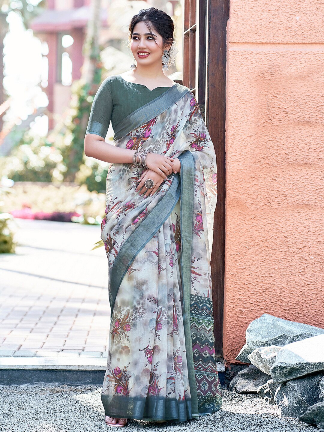 

KALINI Floral Zari Linen Blend Sungudi Saree, Grey