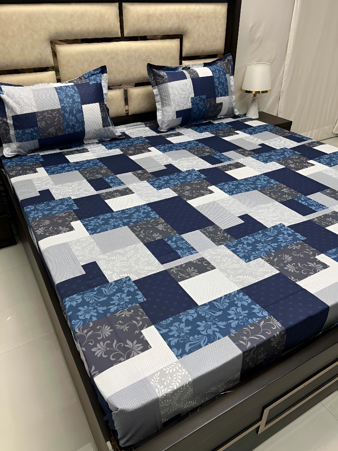 

Pure Decor Blue & White Floral 400 TC King Cotton Bedsheet with 2 Pillow Covers