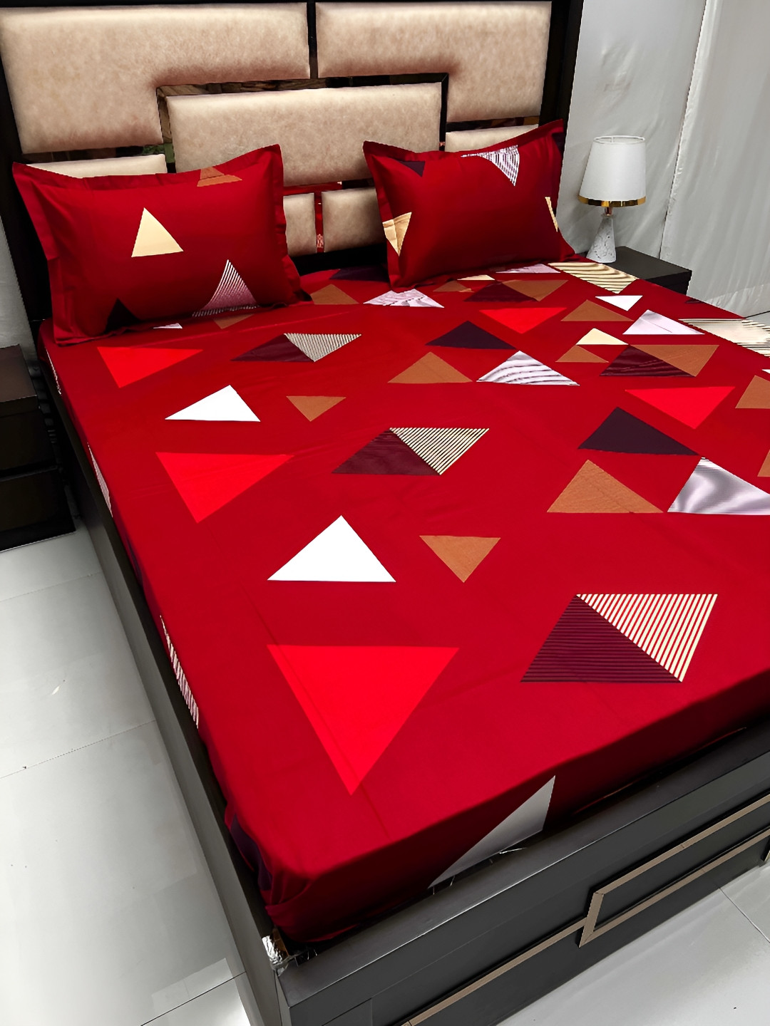 

Pure Decor Red & White Geometric 400 TC Cotton King Bedsheet with 2 Pillow Covers