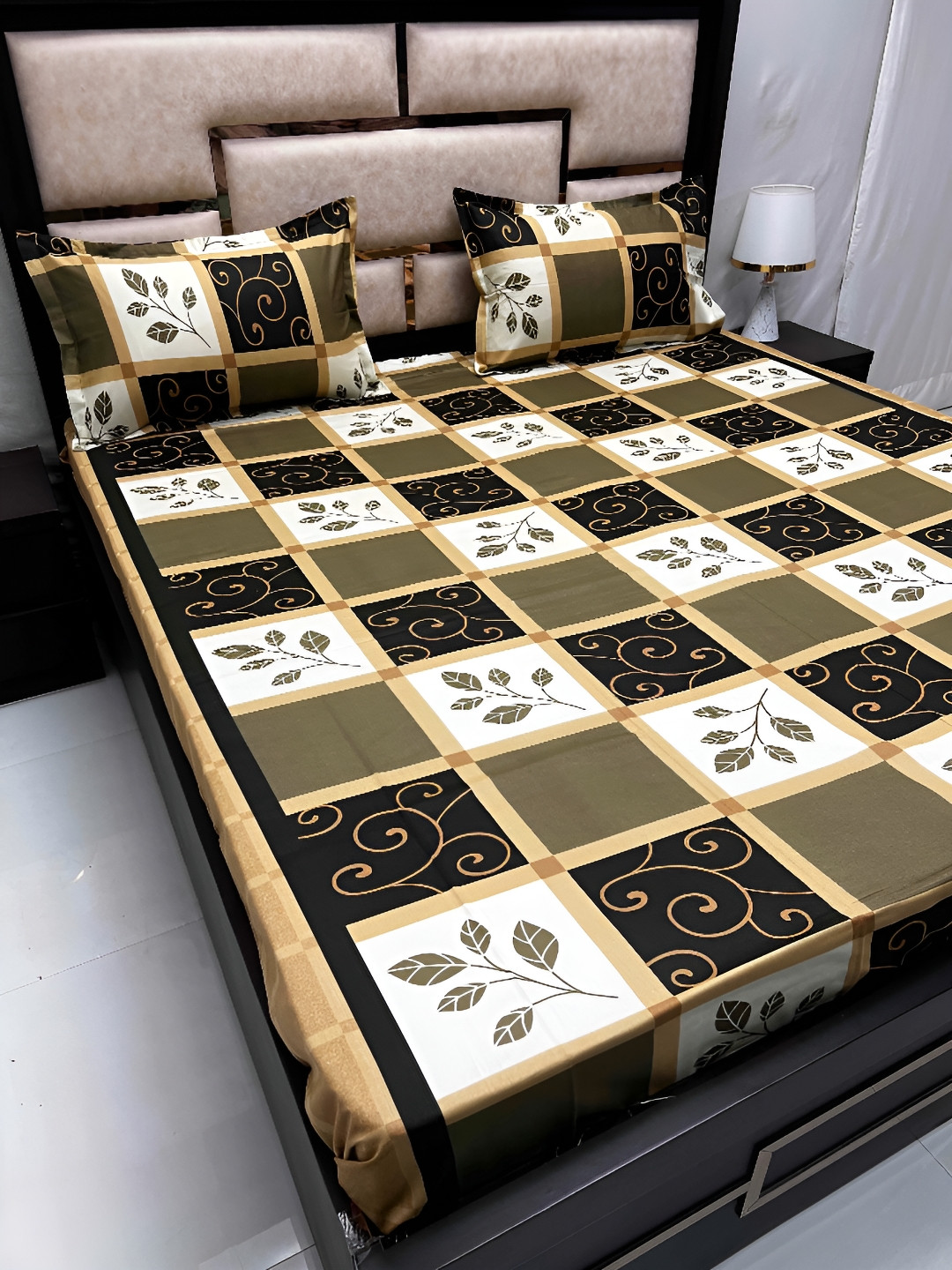 

Pure Decor Amulya Green & White Floral 400 TC Cotton King Bedsheet with 2 Pillow Covers