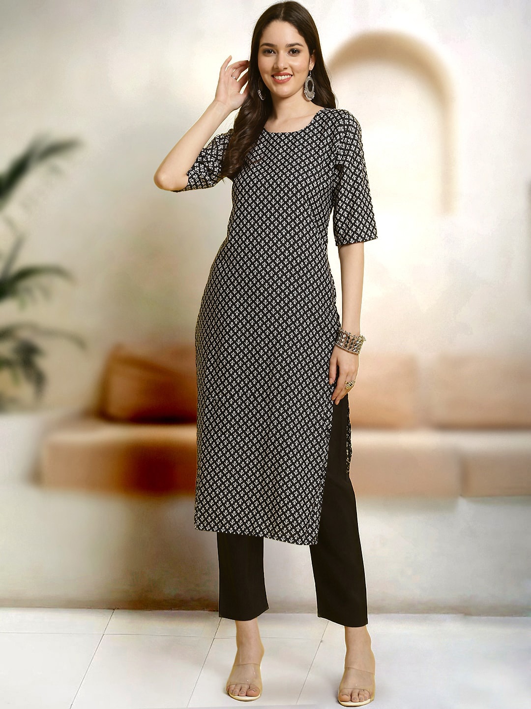 

7Threads Floral Printed Kurta with Trousers, Black