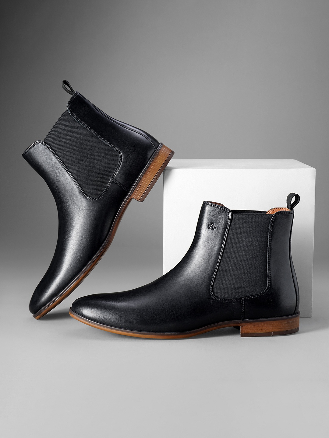 

ARROW Men Round Toe Leather Chelsea Boots, Black