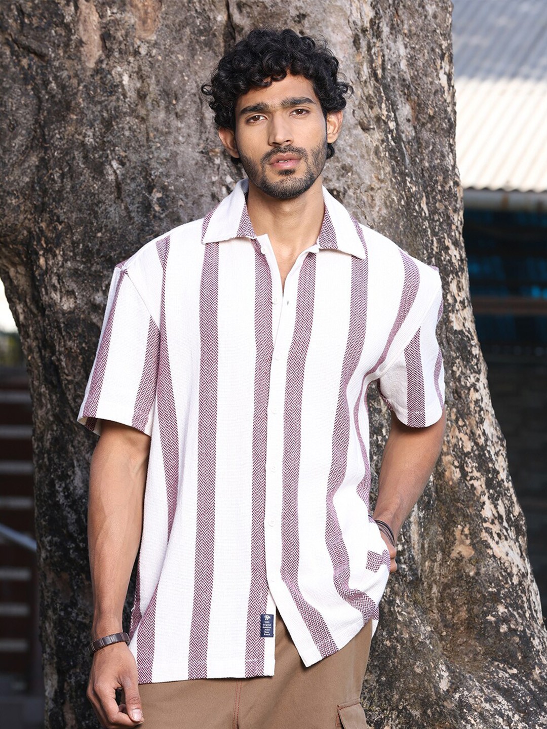 

The Roadster Lifestyle Co Striped Pure Cotton Spread Collar Casual Shirts, Off white