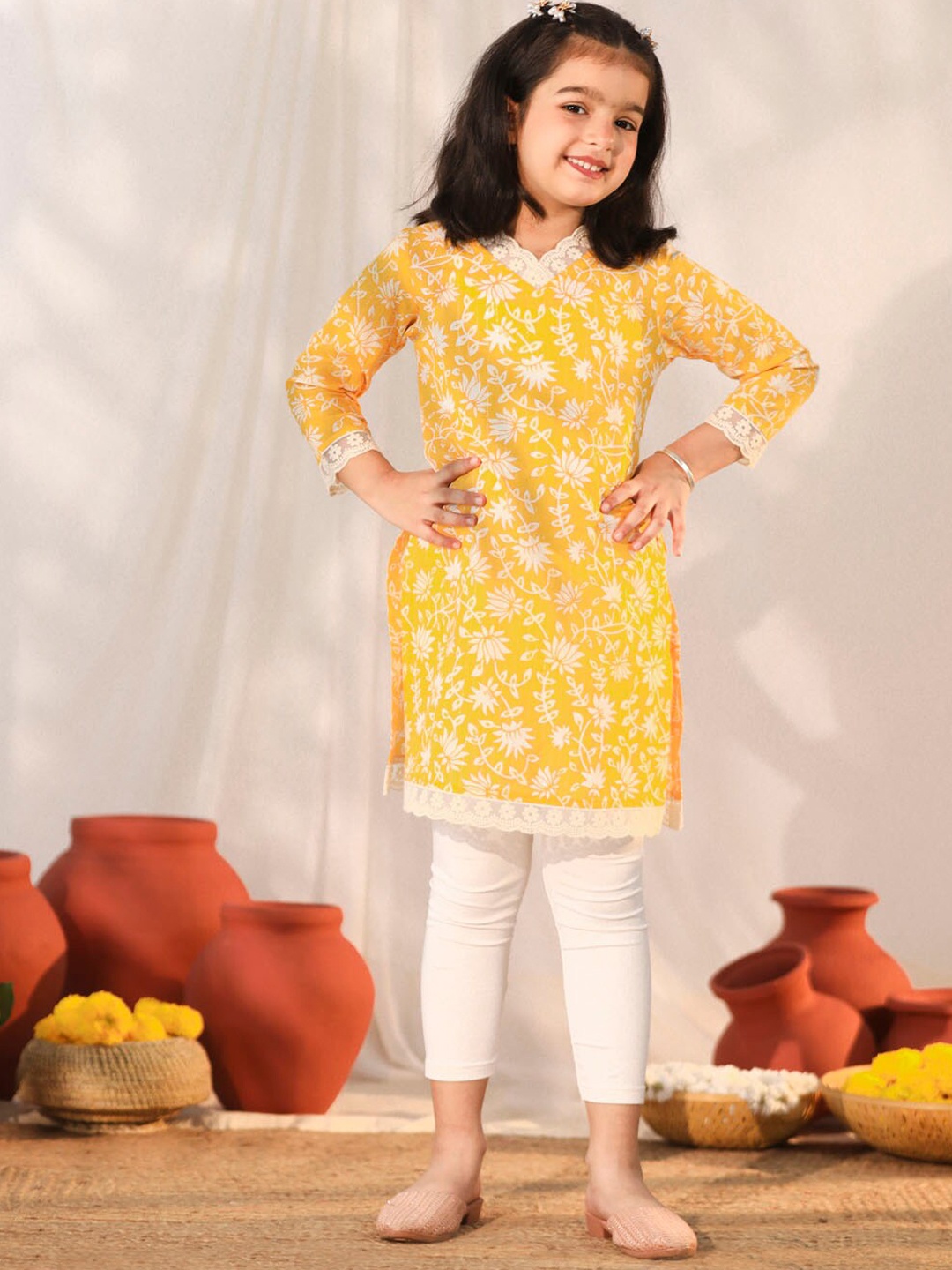 

VASTRAMAY Girls Floral Printed Pure Cotton Kurta And Leggings Set, Yellow