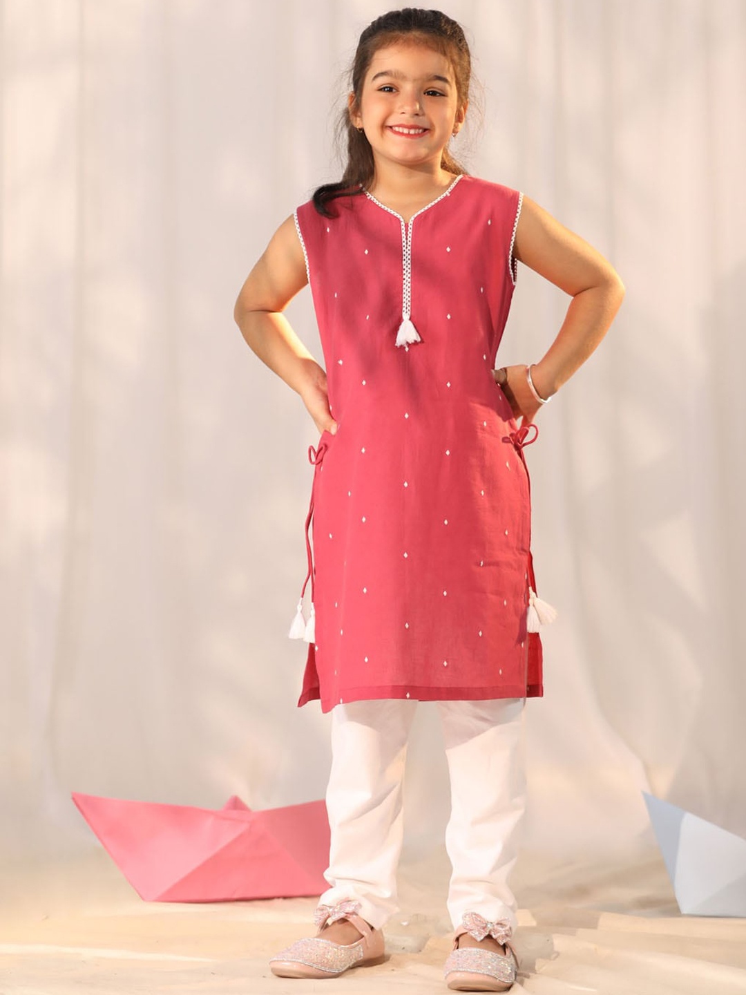 

VASTRAMAY Girls Embroidered Woven Design Pure Cotton Straight Kurta With Legging, Pink