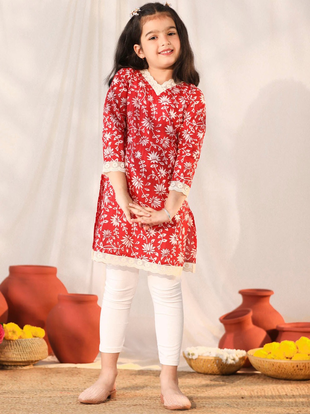 

VASTRAMAY Girls Floral Printed Regular Pure Cotton Kurta, Red