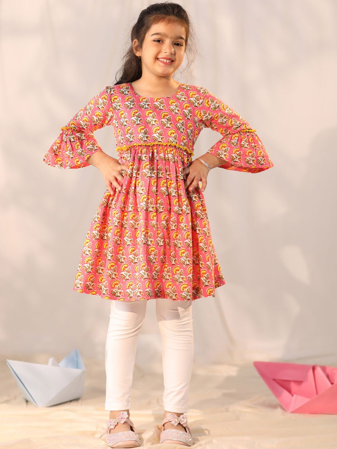 

VASTRAMAY Girls Floral Printed Regular Pure Cotton Kurta Set, Pink