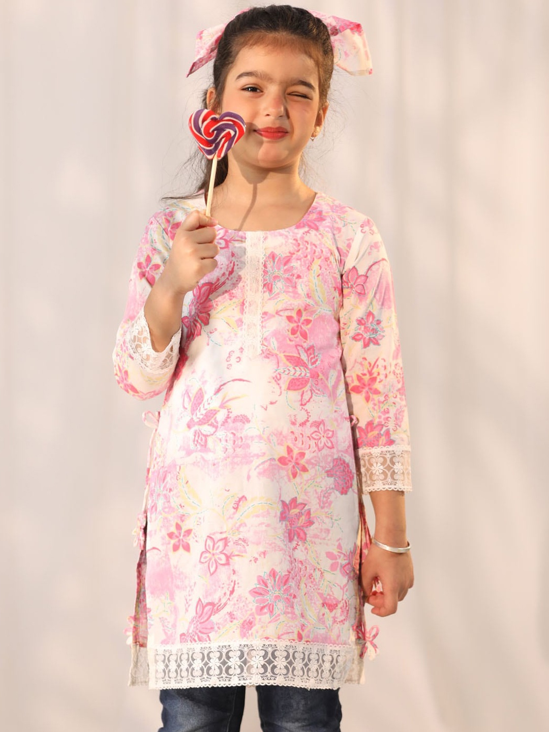 

VASTRAMAY Girls Floral Printed Pure Cotton Kurta, Pink