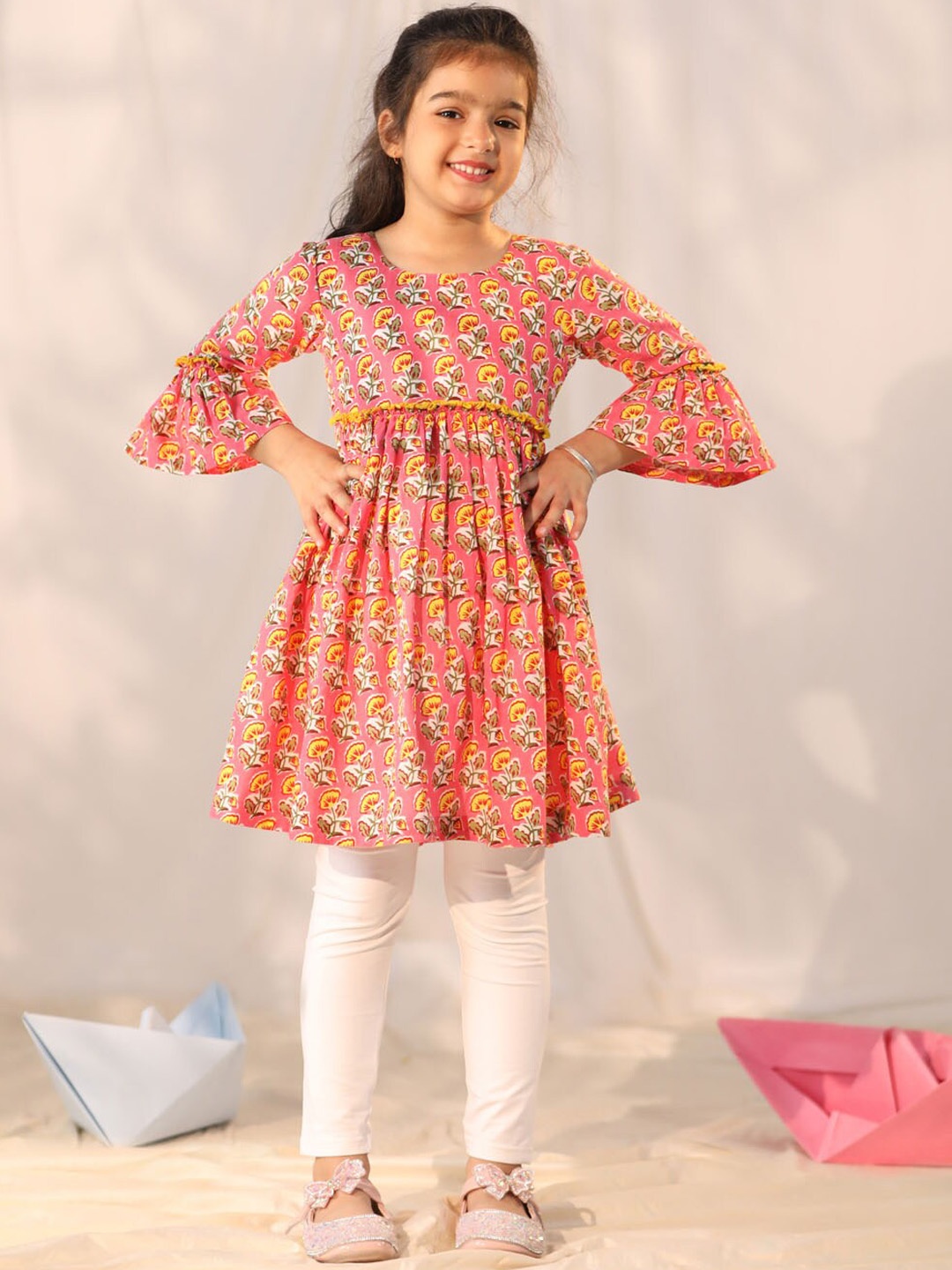 

VASTRAMAY Girls Floral Printed Round Neck Bell Sleeves Pure Cotton Kurta, Pink