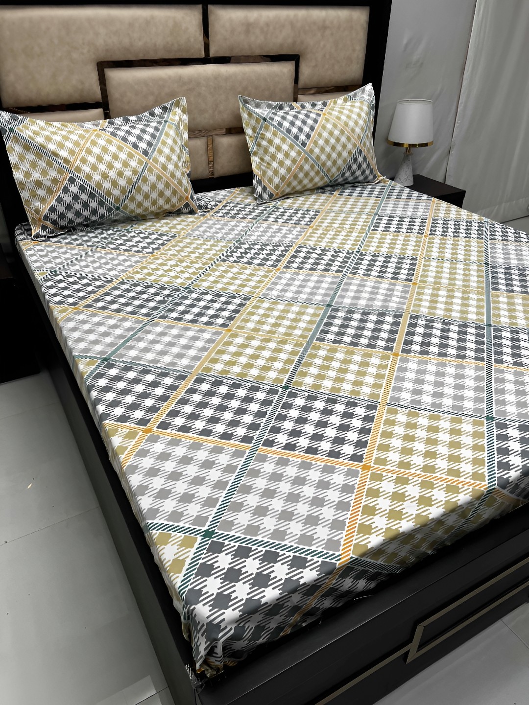 

Pure Decor Amulya White Geometric 300 TC Cotton Queen Bedsheet with 2 Pillow Covers