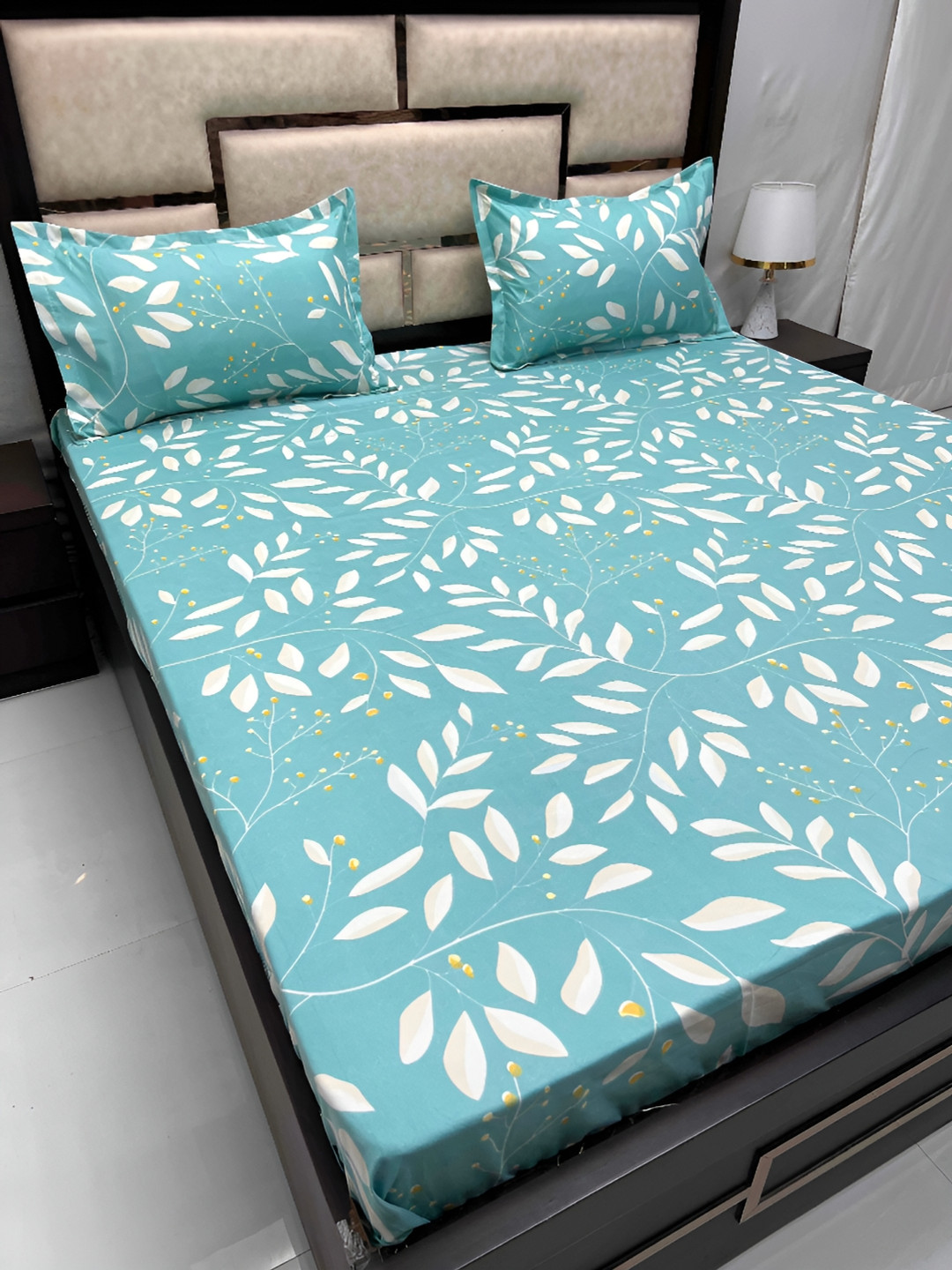 

Pure Decor Green & White Floral 250 TC Cotton Queen Bedsheet with 2 Pillow Covers