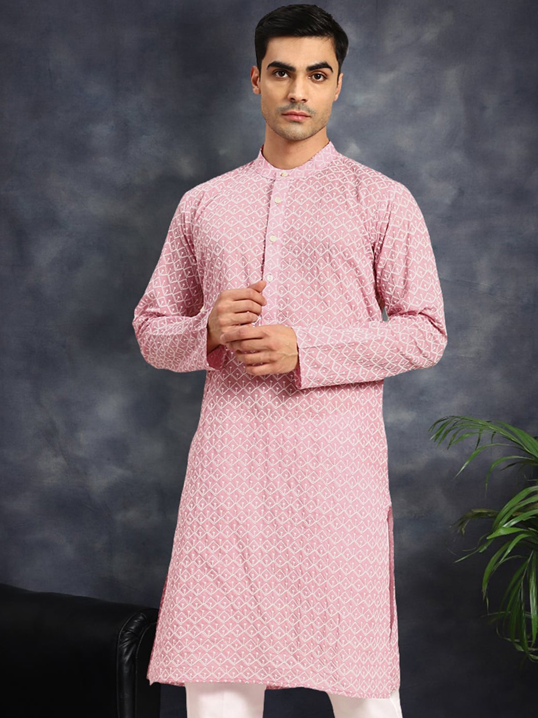 

Anouk Ethnic Motifs Embroidered Thread Work Straight Kurta, Pink