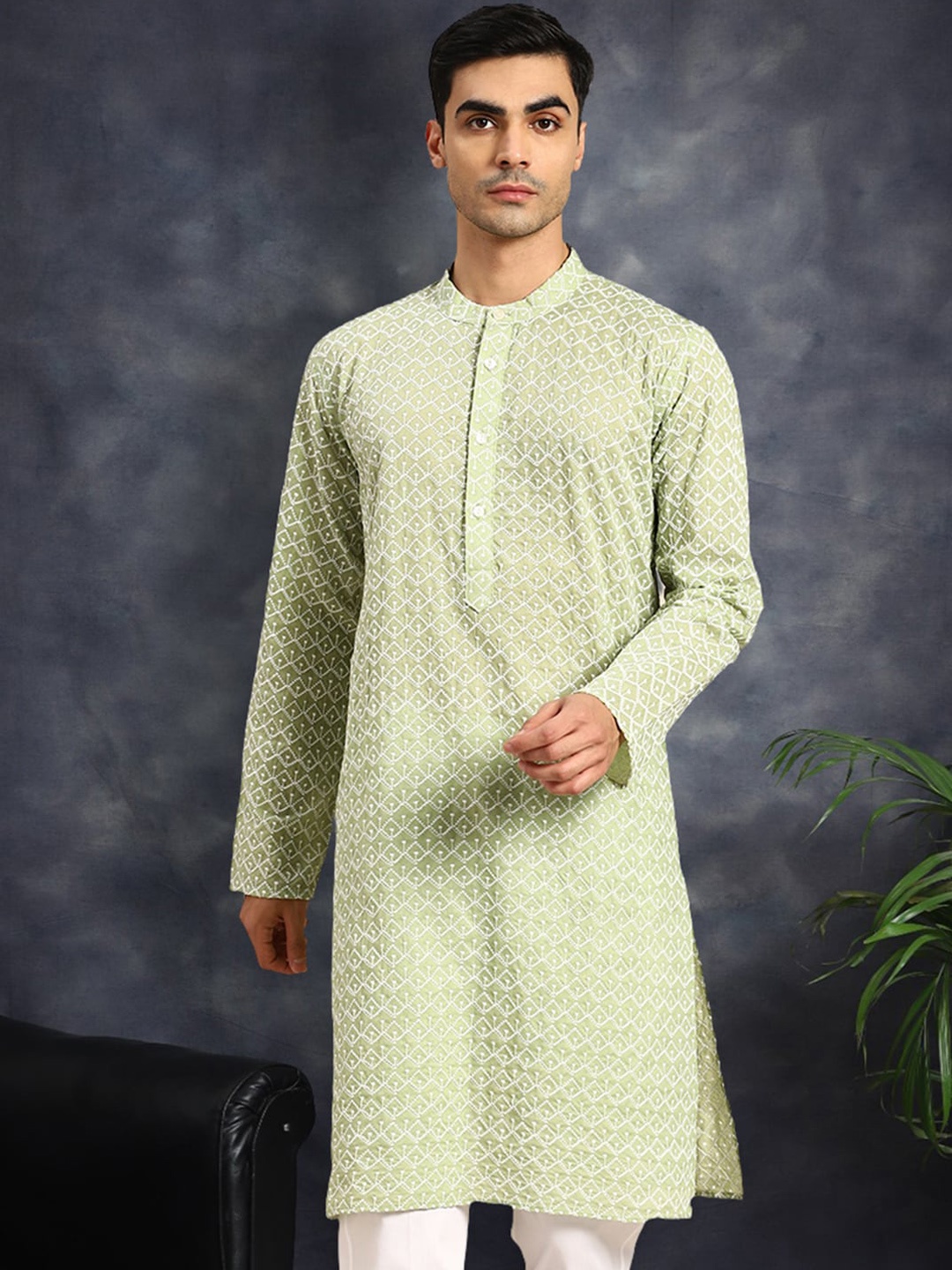 

Anouk Green Geometric Embroidered Mandarin Collar Straight Kurta