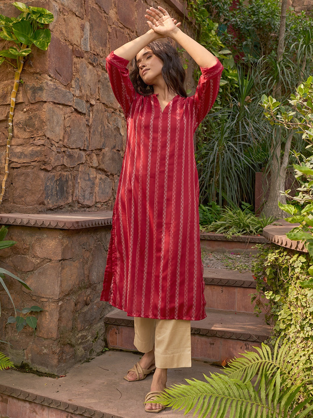 

Libas Striped Jacquard Mandarin Collar Kurta, Red