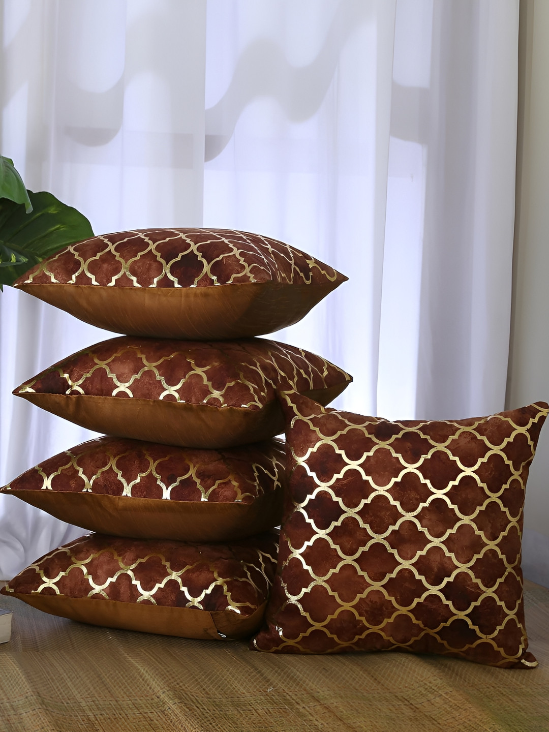 

Homerz Brown & Gold-Toned 5 Pieces Geometric Velvet Square Cushion Covers