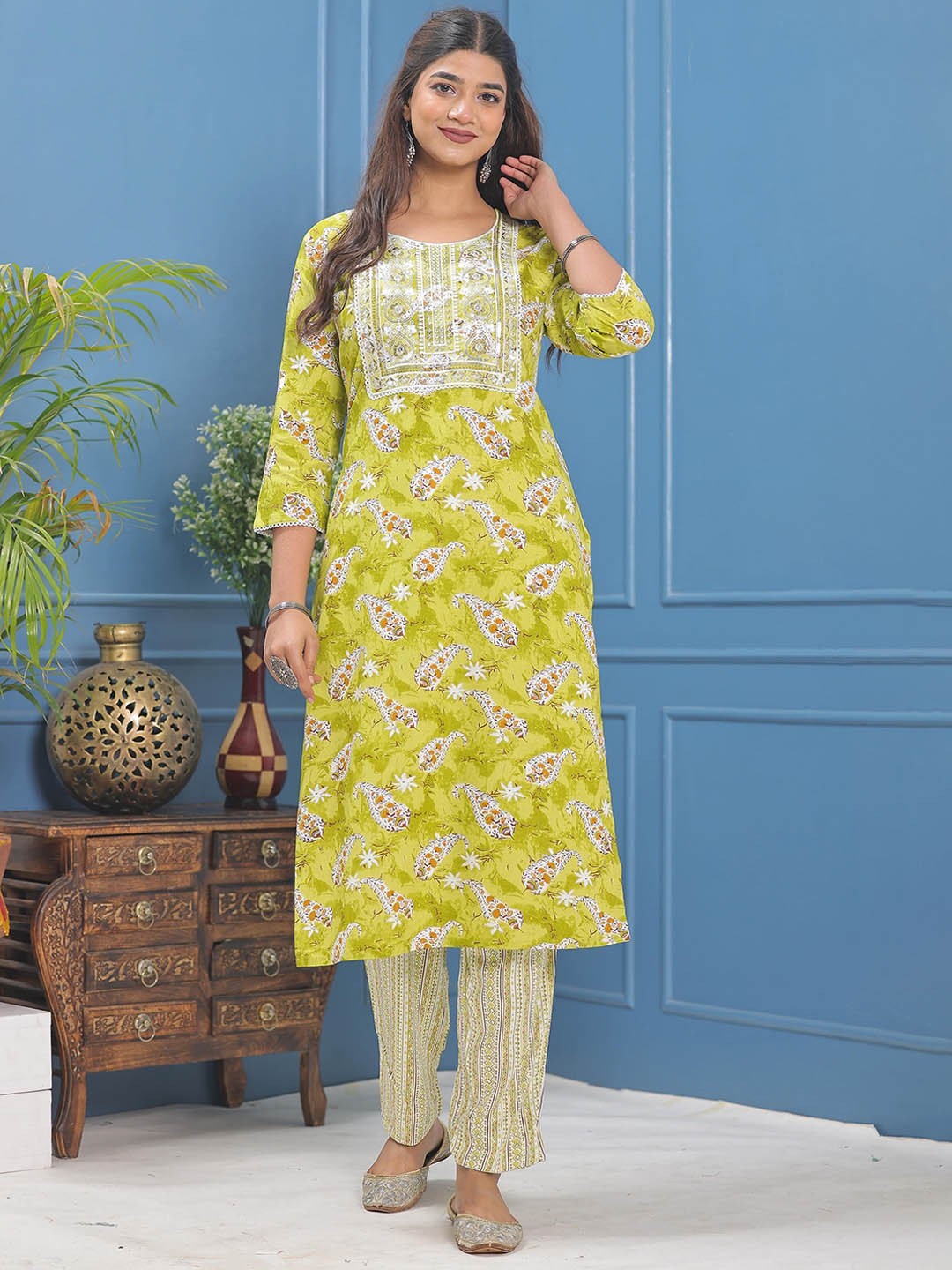 

KALINI Floral Printed Kurta with Trousers, Yellow