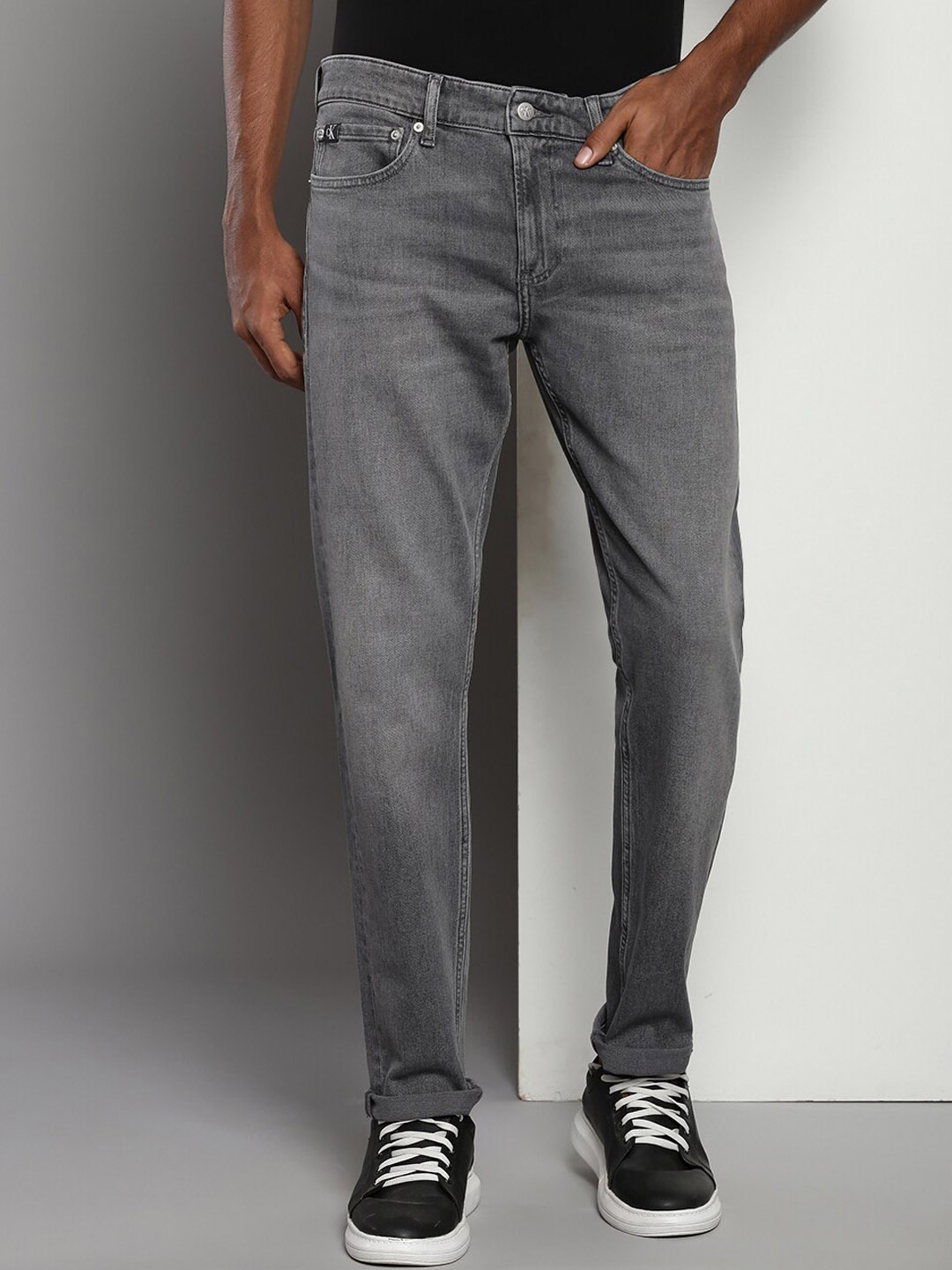 

Calvin Klein Jeans Men Mid-Rise Comfort Heavy Fade Jeans, Grey
