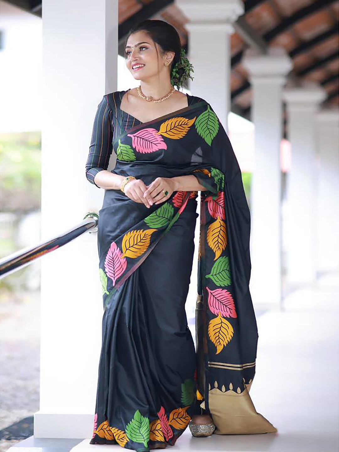 

BerMondsey Ethnic Banarasi Saree, Black