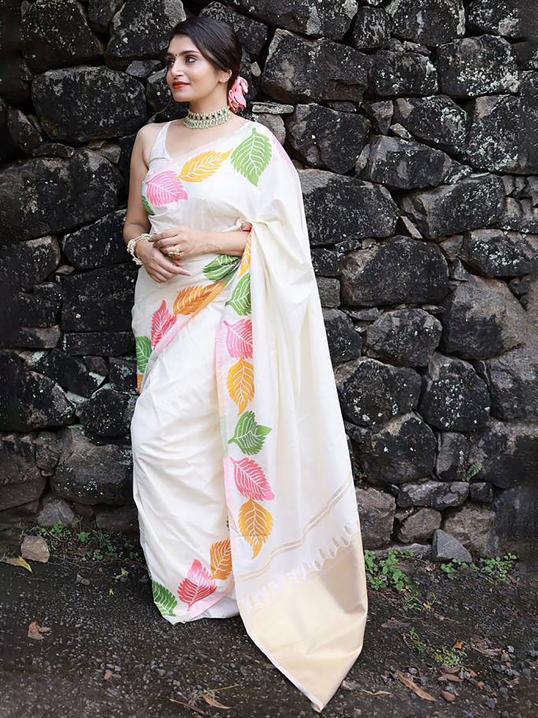 

BerMondsey Ethnic Banarasi Saree, White